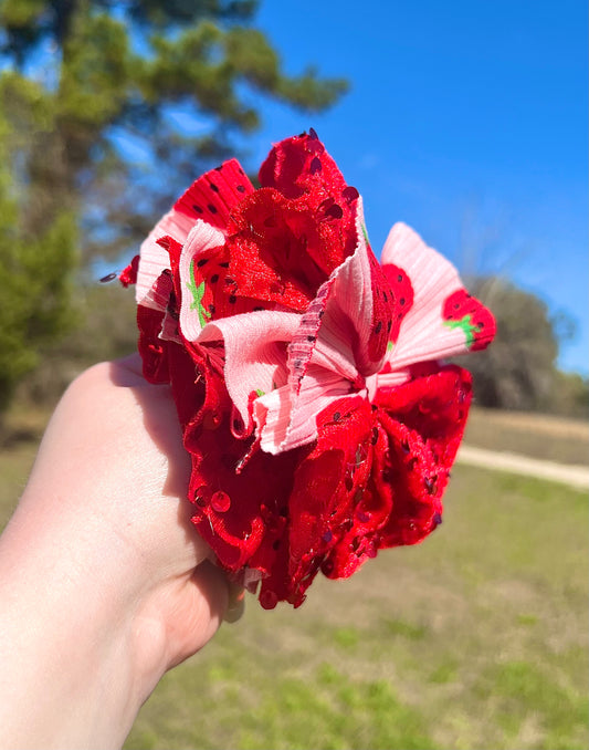 5” Strawberry Shredded Boujee Bow w/ Nude Nylon Band