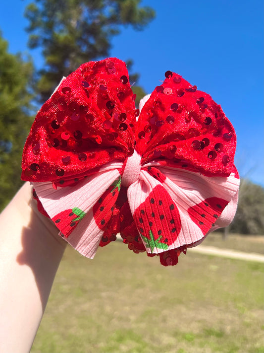5” Strawberry Shredded Boujee Bow w/ Nude Nylon Band